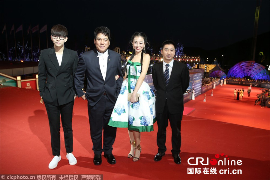 第六届北京电影节落幕 白百合朱茵梁咏琪红毯比美