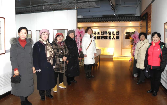 [청취자 내신] 연변 로간부대학 성악반 사생들 중국조선족명인전 참관_fororder_3e93e708fb5556c80f2729cb2413147