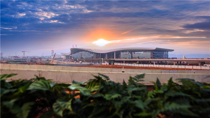 宜昌三峡机场新航站楼将于2022年3月启用_fororder_三峡机场侧面大景摄影袁立均