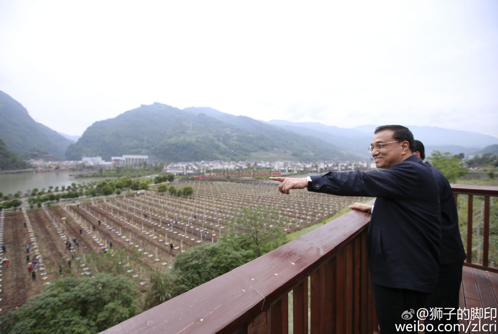 李克强远眺芦山地震灾区重建新貌 连赞"真漂亮"