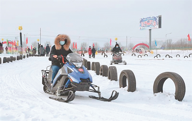 “冬奧冠軍之鄉”賞冰玩雪迎冬奧 冰雪谷裏市民玩嗨嘉年華