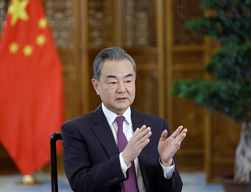 王毅国务委员兼外长就2021年国际形势和外交工作接受新华社和中央广播