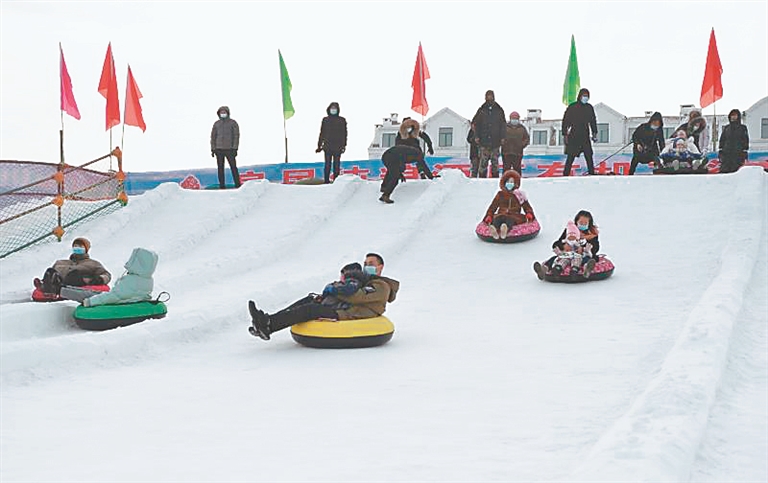 “冬奧冠軍之鄉”賞冰玩雪迎冬奧 冰雪谷裏市民玩嗨嘉年華