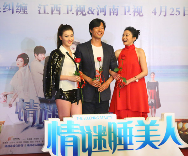 凌潇肃自认“最佳奶爸” 为陪孩子停工一年