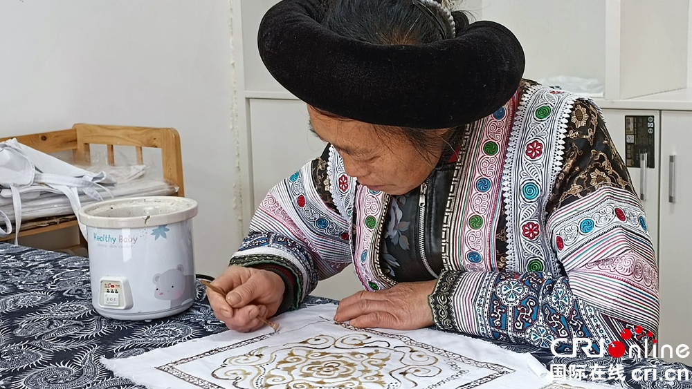 （原创）【2021共舞长江经济带】贵州黔西化屋村：见证乌江源绿色发展的苗族村落_fororder_锦绣计划在化屋，苗族村民实现了家门口就业。2