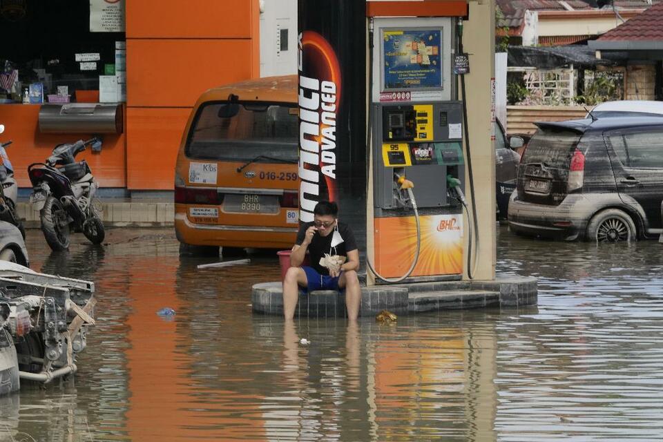 马来西亚遭遇严重洪灾 超2.2万人被疏散