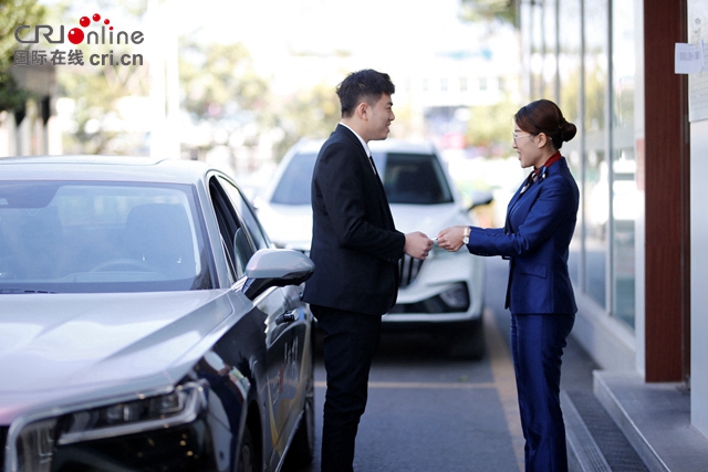 【汽车频道 资讯+要闻列表】一路向前新红旗2021年销量突破30万 车主已达60万_fororder_312374687