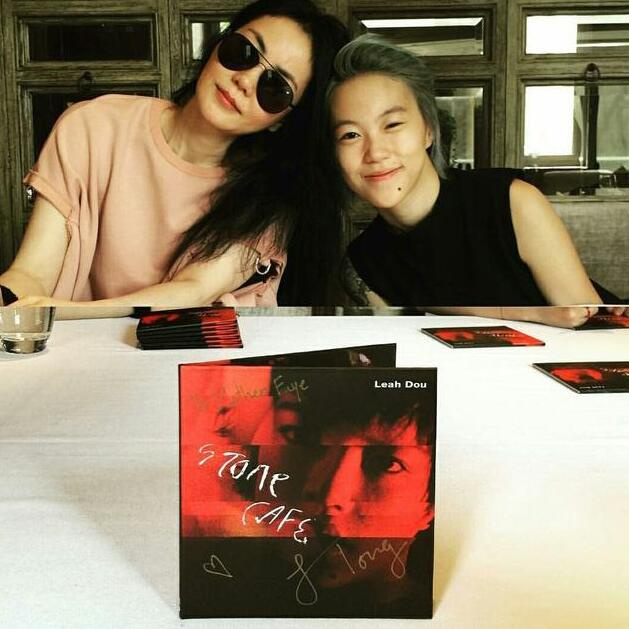 窦靖童发新专辑王菲助阵 和李嫣深情对视感情好