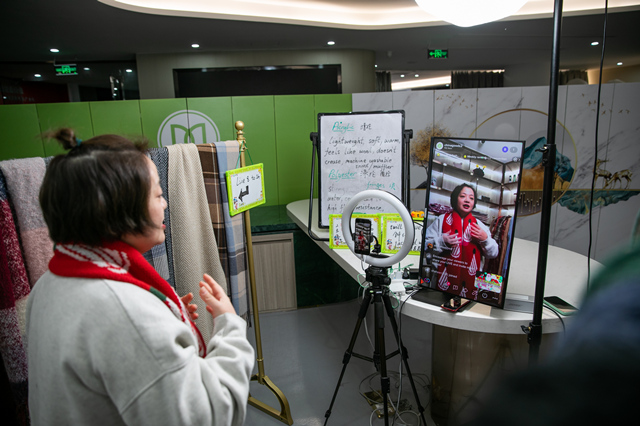 학원 영어강사, 전자상거래 라이브 커머스 진행자로_fororder_20211218-yingyu