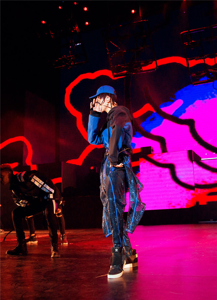 图片默认标题_fororder_易烊千玺high爆全场