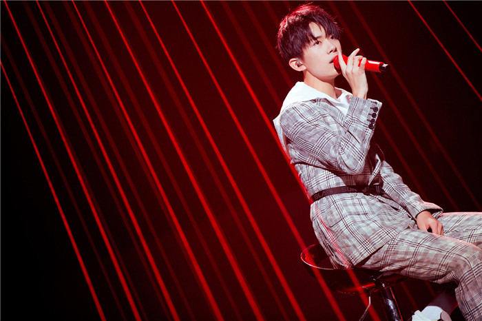 图片默认标题_fororder_易烊千玺深情演唱