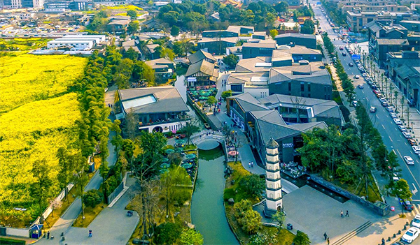 《成都市绿色低碳发展报告（2020）》和《低碳成都100案例》发布_fororder_绿意盎然的公园城市示范街-供图--成都市生态环境局