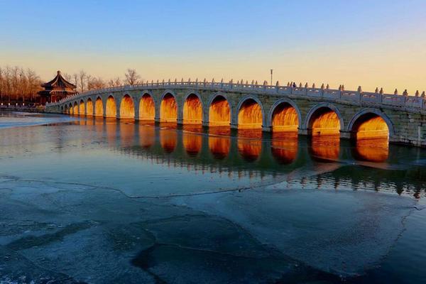 美不胜收！冬日颐和园现“金光穿洞”景象