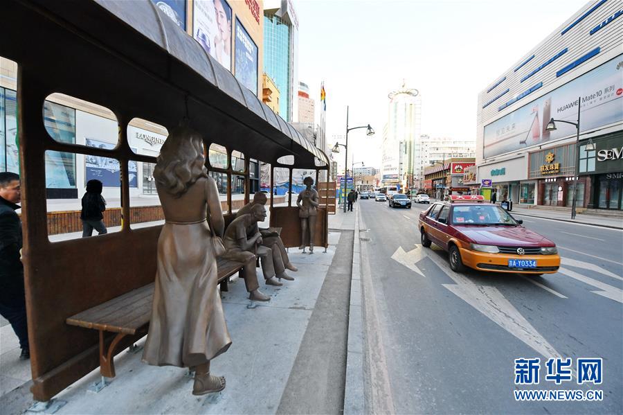 长春：路边雕塑扮靓城市街景