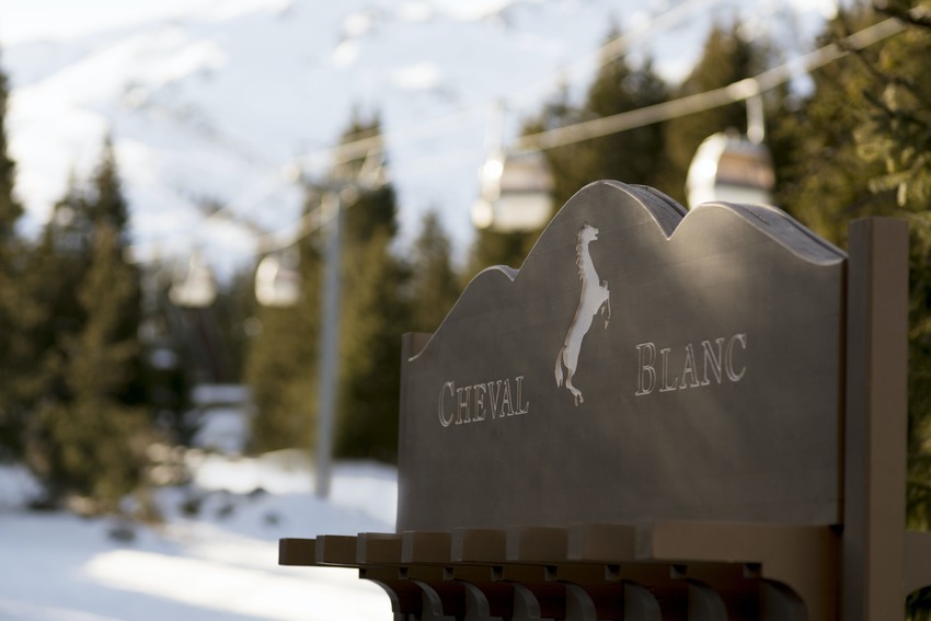 【法國旅遊發展署 原創綜編】高雪維爾與梅瑞貝爾  不止是滑雪_fororder_Cheval Blanc Courchevel - Exterior - Slopeside - Detail -© F.Nannini