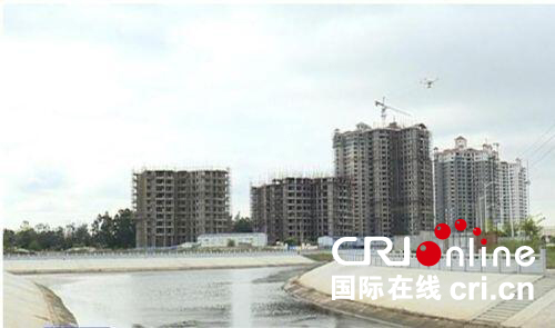 图片默认标题 图片默认标题_fororder_东方市水务局工作人员正操控无人飞机进行巡河