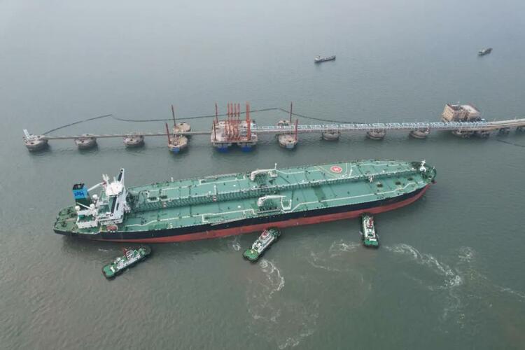 钦州港30万吨级原油码头迎来首艘外国油轮