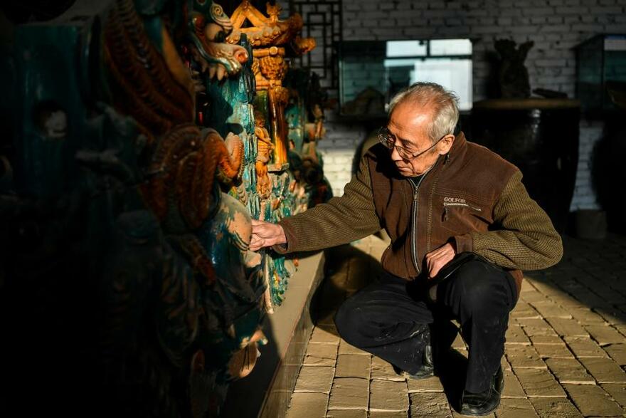 Inheritor of Colored Glaze Firing Skill Makes the Cultural Heritage Regain Its Vitality in N China_fororder_非遗12