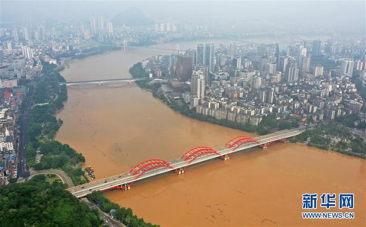 广西柳州：今年首个洪峰过境