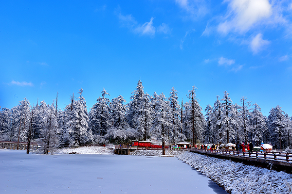 瓦屋山雪景图片图片