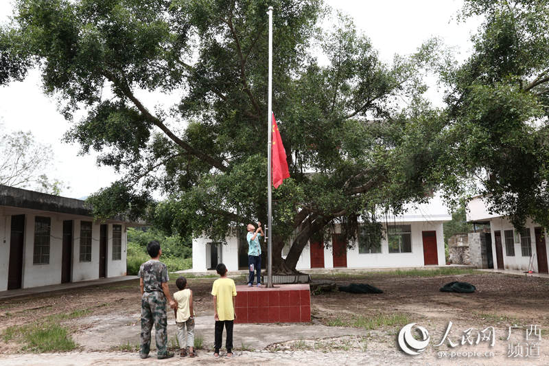 防城港上思縣：大山裏，一名老師和三名特殊學生