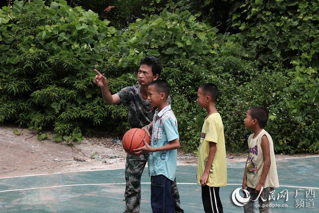 防城港上思縣:大山裏,一名老師和三名特殊學生