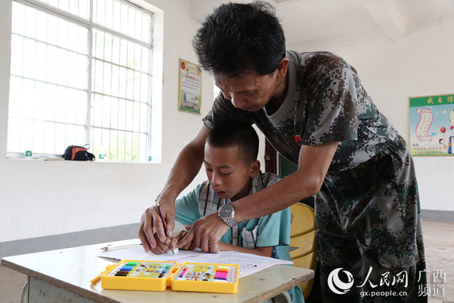 防城港上思縣:大山裏,一名老師和三名特殊學生