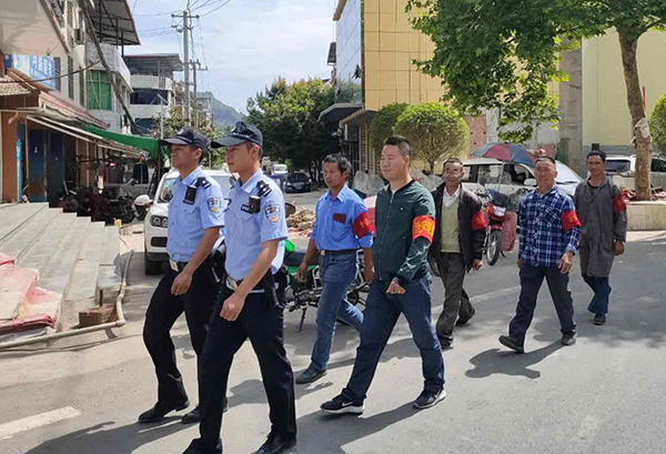 南充仪陇三蛟派出所志愿者巡逻队守护群众安全