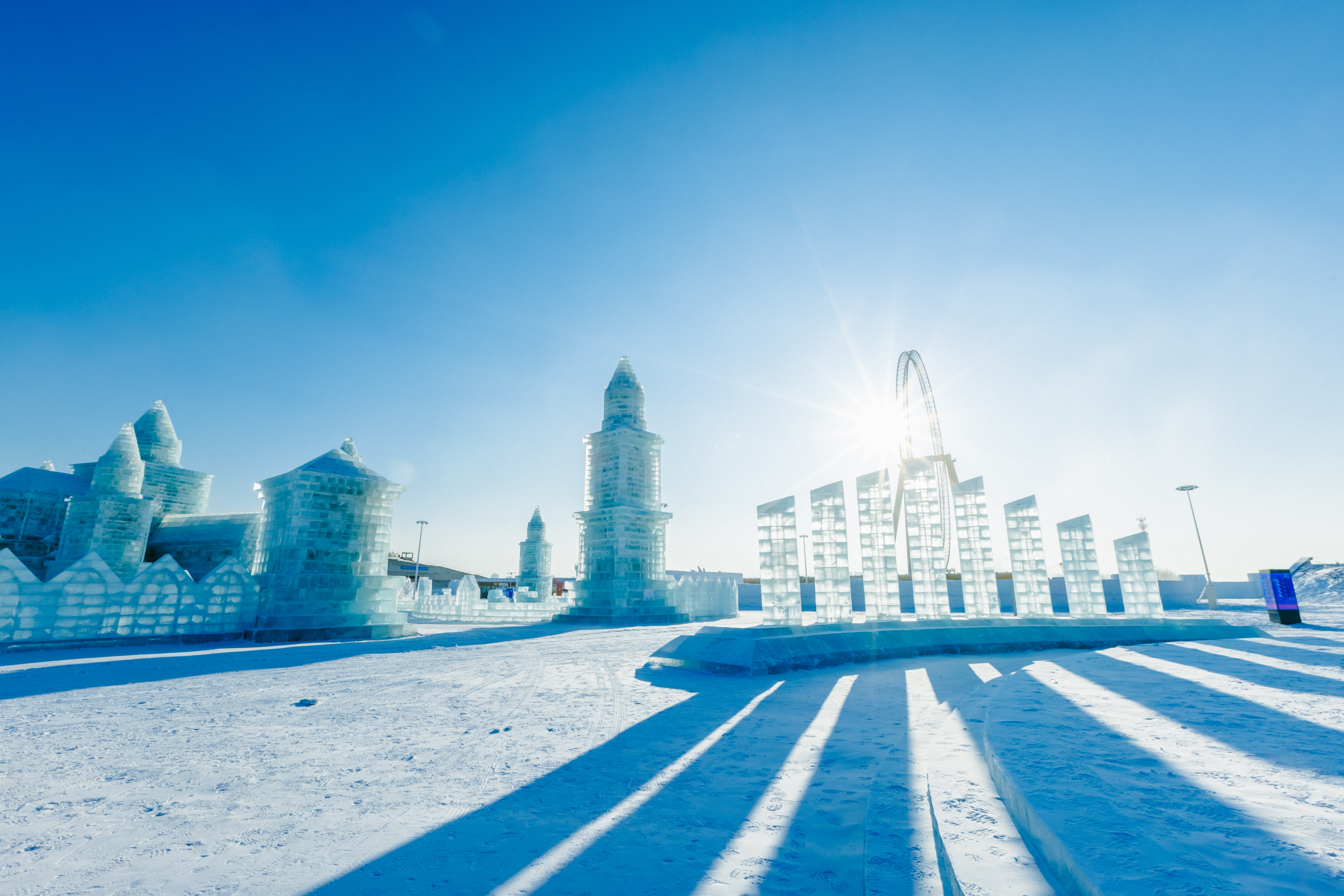 流光溢彩的“冰雪王国”邀您来赏 第二十三届哈尔滨冰雪大世界开园迎客_fororder_1Y0A0944