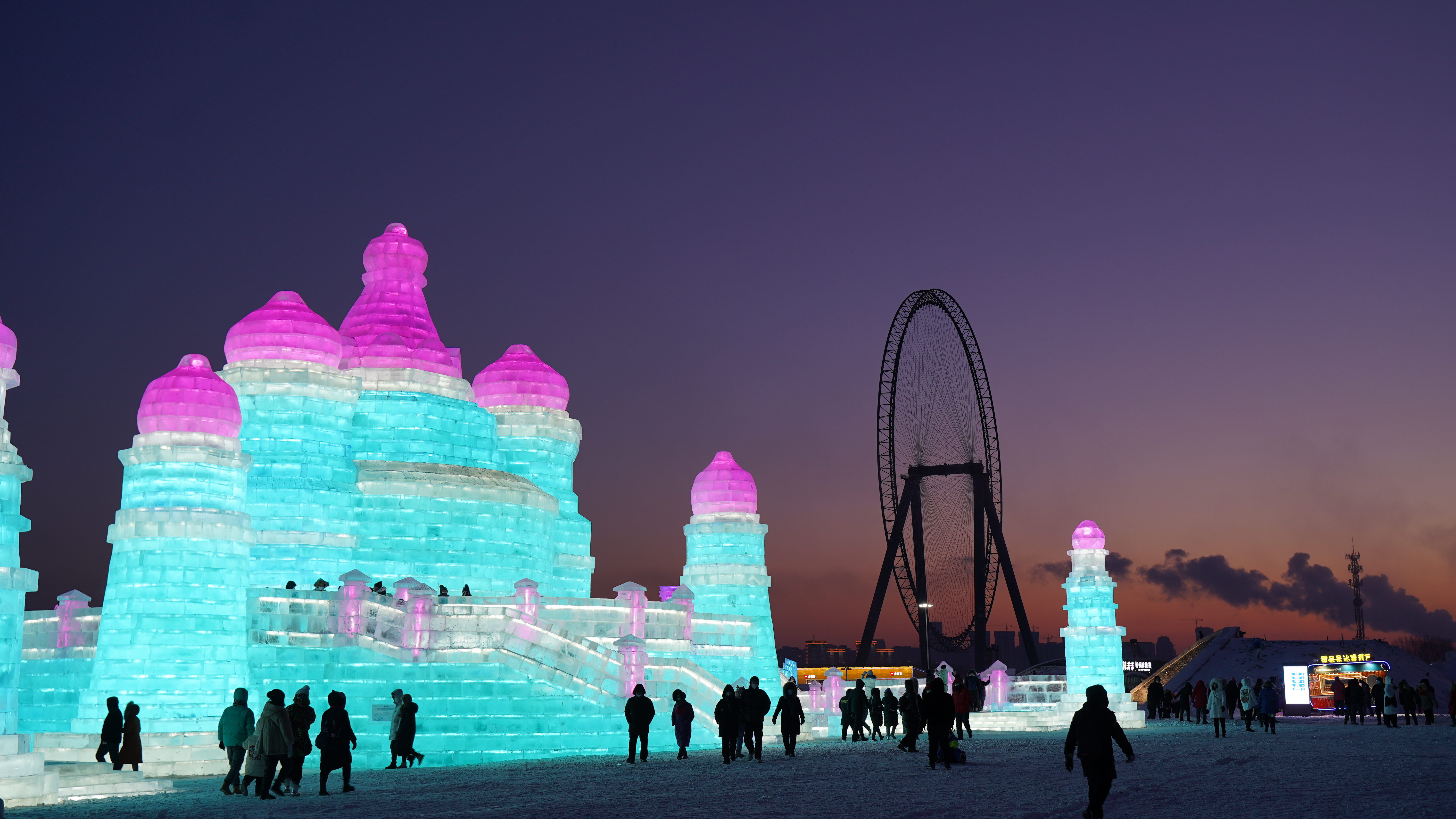 流光溢彩的“冰雪王国”邀您来赏 第二十三届哈尔滨冰雪大世界开园迎客_fororder_DSC04666.JPG