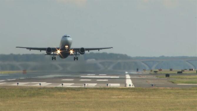 ເຮືອ​ບິນ​ໂດຍ​ສານ​ລຳ​ໜຶ່ງ​ຂອງ​ມຽນ​ມາ​ຖືກ​ຫຼອນ​ໂຈມ​ຕີ​ດ້ວຍ​ລອກແກັດ​ຈາກ​ກຸ່ມ​ປະ​ກອບ​ອາ​ວຸດທ້ອງຖິ່ນ, ບໍ່​ມີ​ຄົນ​ເສຍ​ຊີ​ວິດ​ແລະ​ບາດ​ເຈັບ_fororder_微信图片_20211225125537