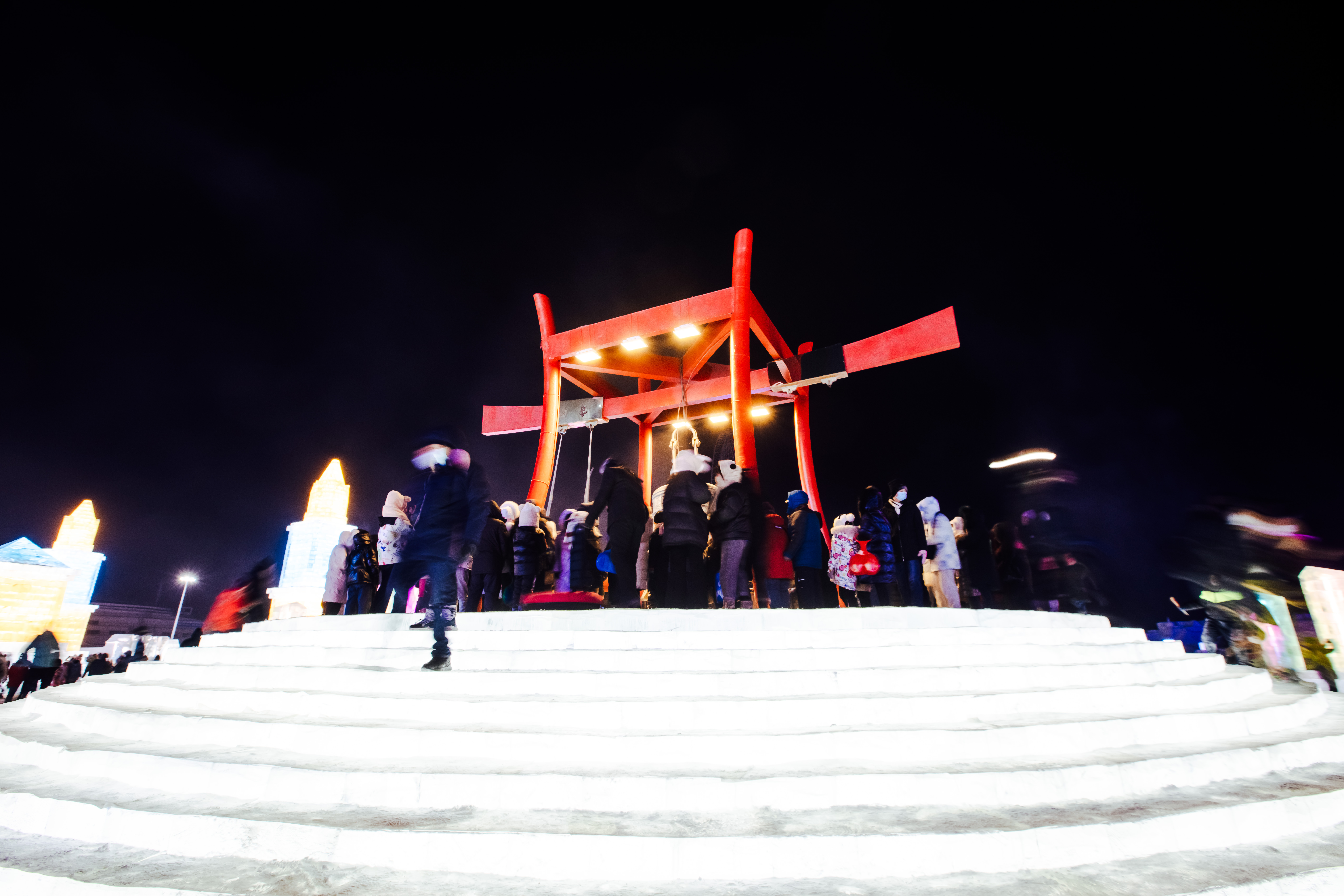 流光溢彩的“冰雪王国”邀您来赏 第二十三届哈尔滨冰雪大世界开园迎客_fororder_1Y0A0998