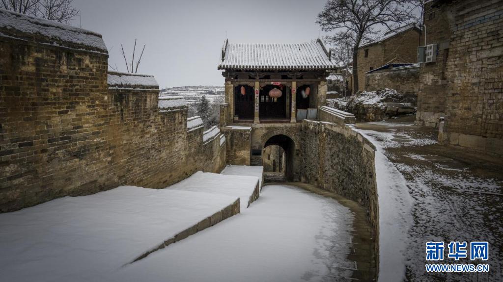 【“飞阅”中国】航拍太行山村雪景 银装素裹似水墨画