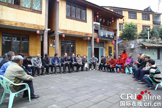 已过审【区县联动】【万盛】万盛青年镇：院坝学习十九大 惠民政策暖人心【区县联动　列表】万盛青年镇十九大宣传会走进乡村院坝