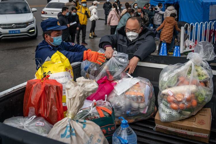 新华全媒丨冬日里的温暖昆明全力保障疫情封管控区域群众生活