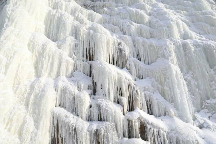中國最冷林場再現“冰瀑”景觀