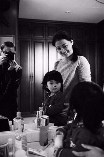 “黑线妈妈”梅婷微博自黑：我不是个完美妈妈