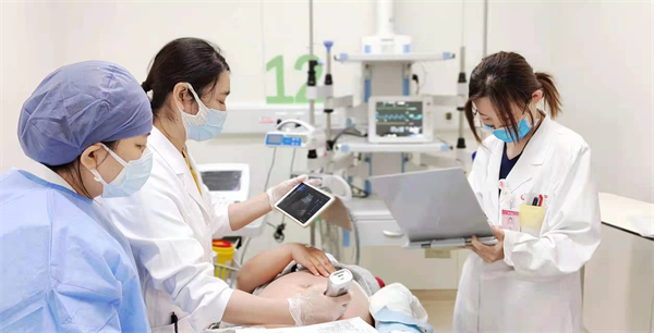 【战“疫”第一线】 西安国际医学中心实施生死救援 让“新生命”在疫情中安全降生_fororder_微信图片_20211228153400