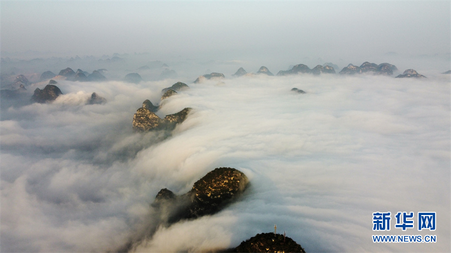 看冬日云瀑翻腾 “仙城”如仙境