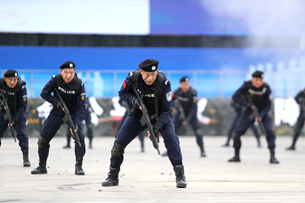 宜宾市举行反恐防暴应急综合演练_fororder_演练现场-供图-宜宾市公安局3