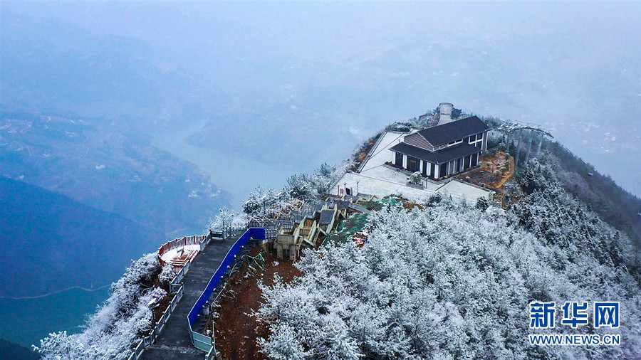 湖北多地迎降雪 雪潤大地美如畫