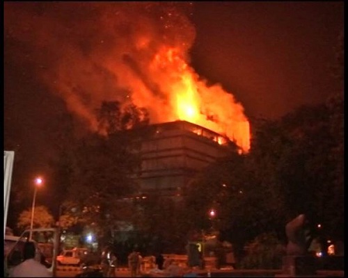 印度国家自然历史博物馆发生火灾 整个建筑烧毁