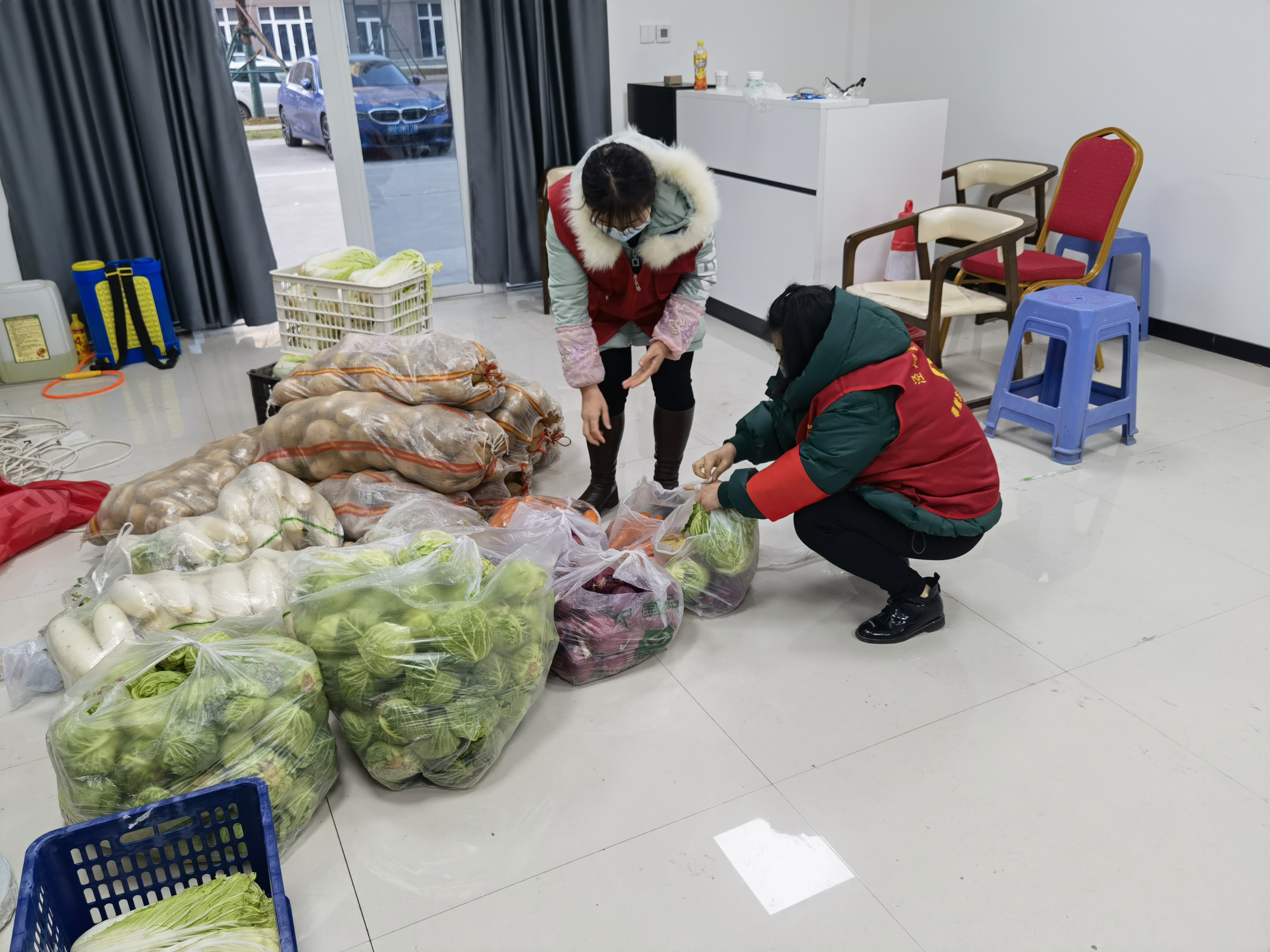 西鹹新區涇河新城：約3萬斤蔬菜已順利送至居民家中_fororder_微信圖片_202112291333274