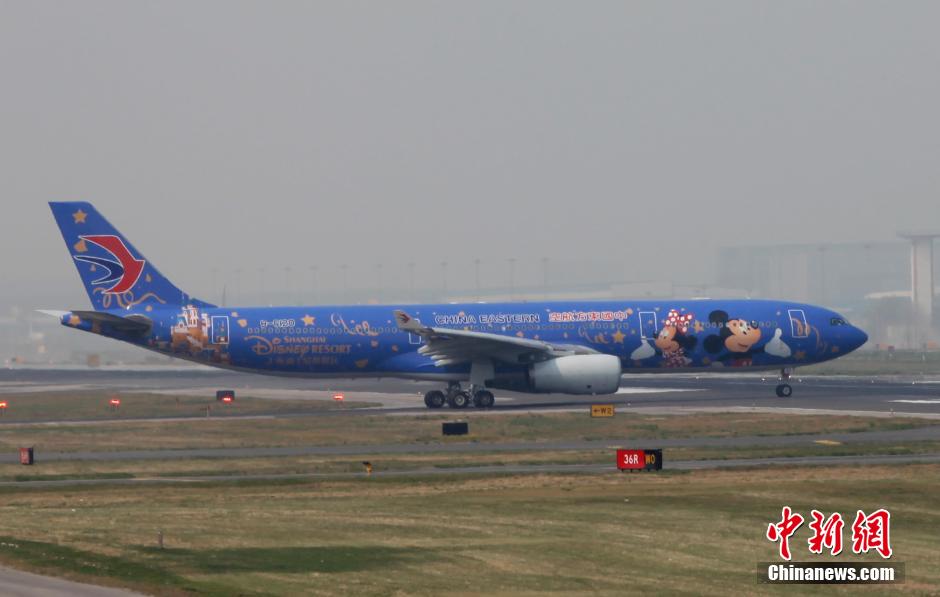 東航首架迪士尼主題彩繪飛機抵達北京