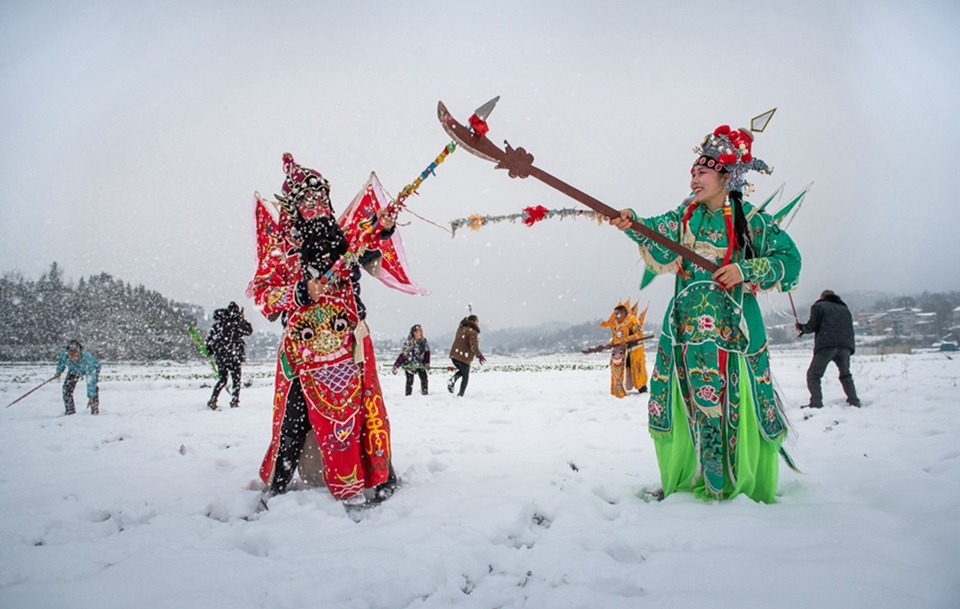 贵州天柱百年侗戏借媒新生活跃乡村振兴大舞台