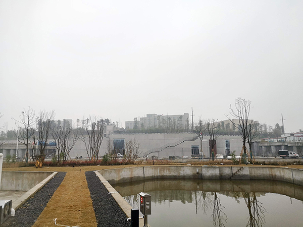 （唯一 附链接）新春走基层｜畅通川渝水上通道 岷江港航电枢纽建设如火如荼_fororder_鱼类增殖放流站-摄影-廖宇