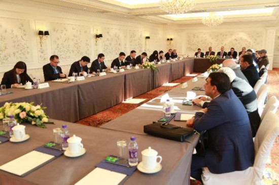 李军会见出席中国共产党与世界政党高层对话会的埃及客人