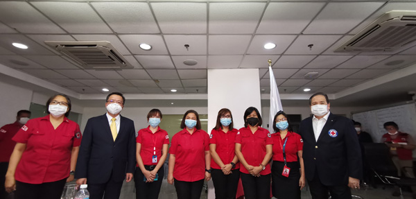 Embahadang Tsino, nagbigay ng mga "Friendship Bag" sa Philippine Red Cross