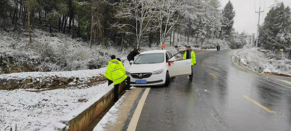 【原創】重慶萬州公安：不懼雨雪嚴寒 堅守一線保平安_fororder_圖片8