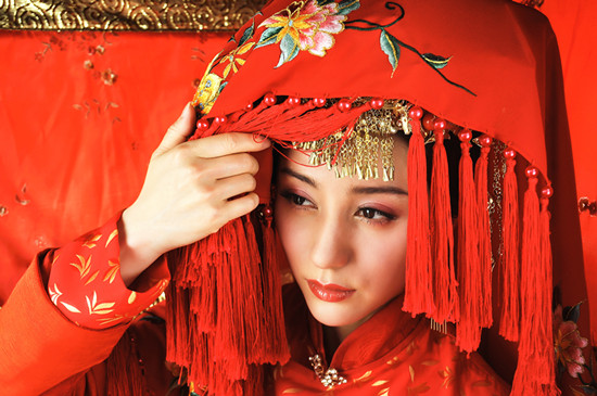 周庭伊新剧揭秘“薛宝钗原型”清装首秀美轮美奂